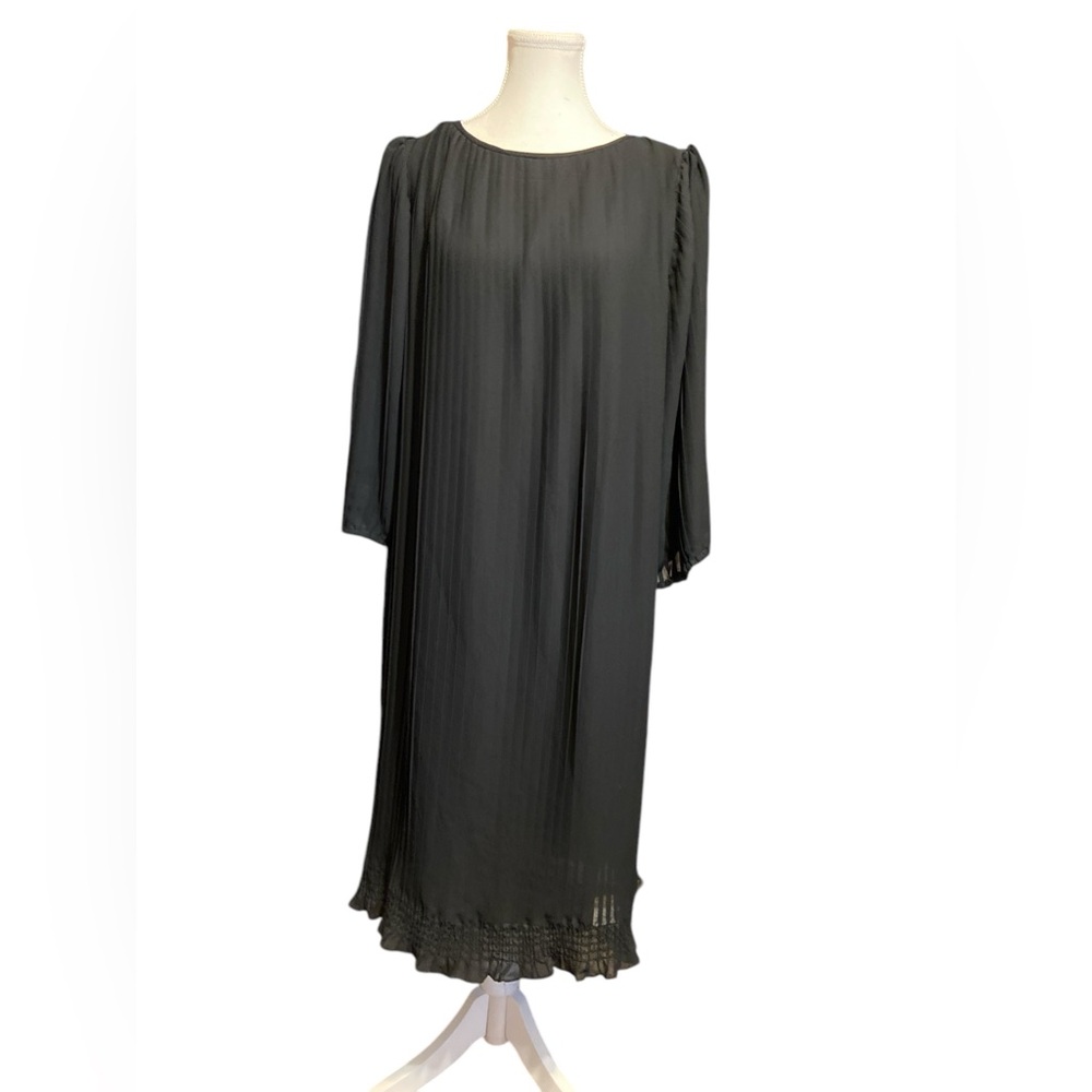 Black Cocktail dress with 3/4 Bishop Sleeves and Crew Neck
Closet